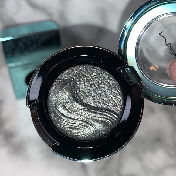 LEGENDARY LURE Alluring Aquatic Extra Dimension Eyeshadow Collection MAC - Picture 5 of 16